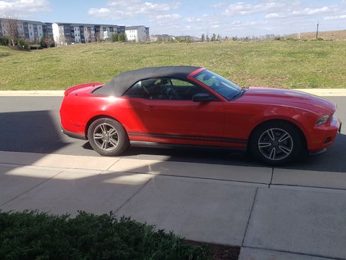 Used 2012 Ford Mustang Premium image 1