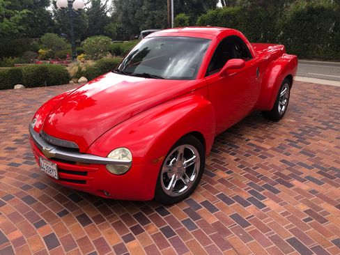 Used 2005 Chevrolet SSR Convertible Pickup 2D w/ Preferred Equipment Group image 2