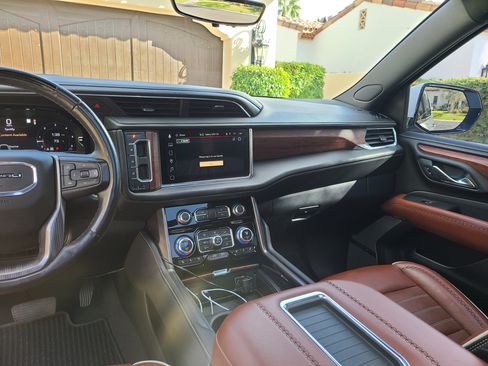 Used 2023 GMC Yukon Denali Ultimate image 17