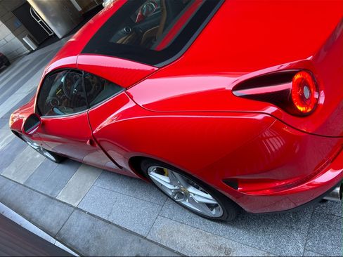 Used 2017 Ferrari California T RWD image 4