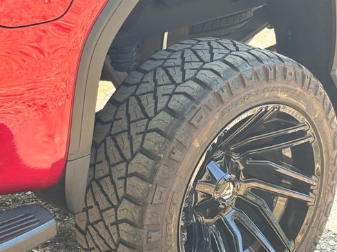 Used 2021 GMC Sierra 1500 SLT image 16