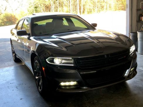 Used 2017 Dodge Charger SXT w/ Plus Group image 9