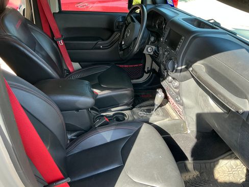 Used 2017 Jeep Wrangler Unlimited Rubicon image 15