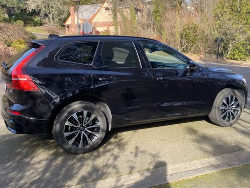 Used 2025 Volvo XC60 B5 Plus image 6