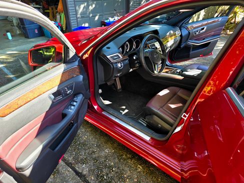 Used 2014 Mercedes-Benz E 350 4MATIC Wagon image 4