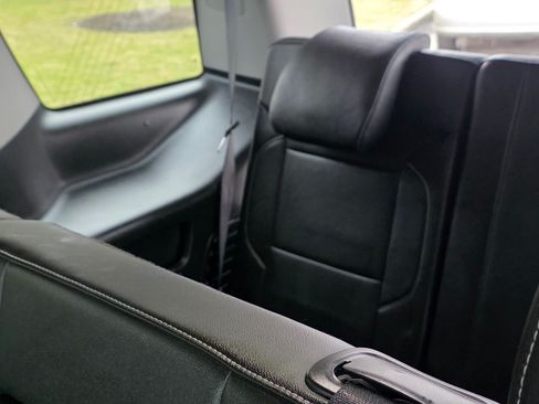 Used 2018 GMC Yukon SLT image 19