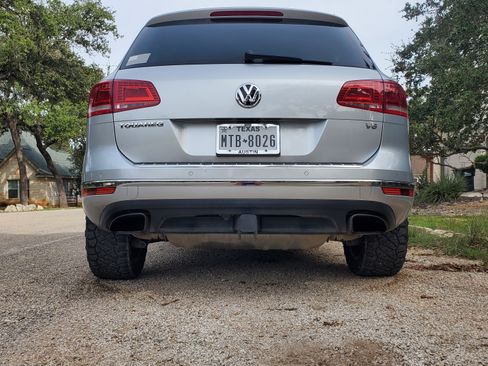 Used 2016 Volkswagen Touareg Sport AWD/4WD image 4