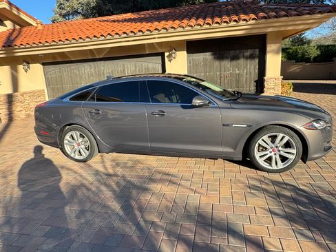 Used 2016 Jaguar XJ L Portfolio image 5