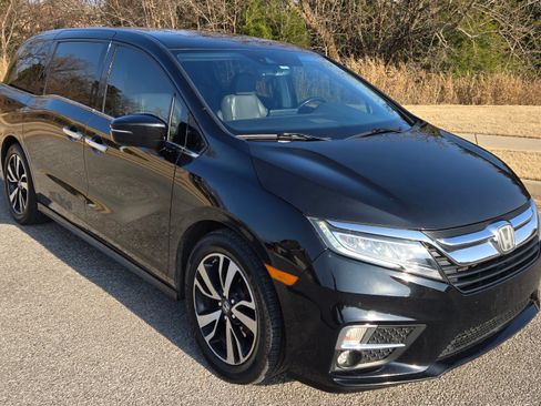 Used 2019 Honda Odyssey Elite image 4