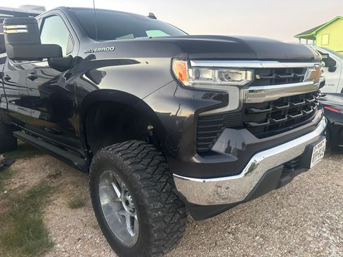 Used 2022 Chevrolet Silverado 1500 LT AWD/4WD image 5