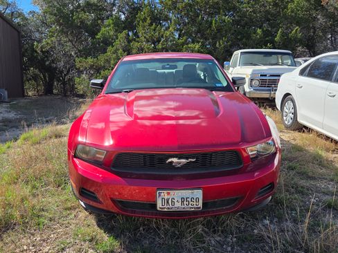 Used 2010 Ford Mustang Premium image 2