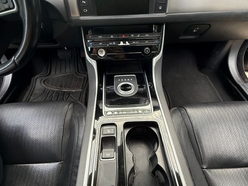 Used 2016 Jaguar XF Prestige RWD image 17