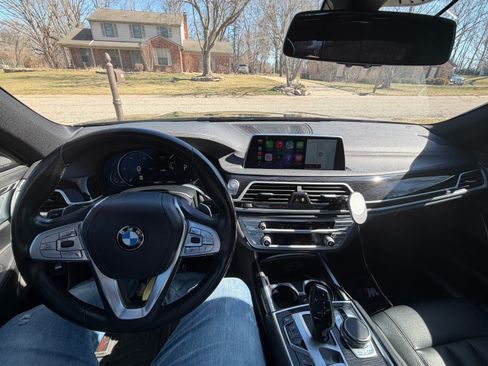 Used 2019 BMW 740i xDrive image 29