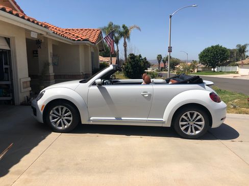 Used 2017 Volkswagen Beetle 1.8T Classic FWD image 4