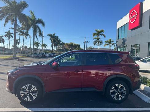 Used 2022 Nissan Rogue SV image 10