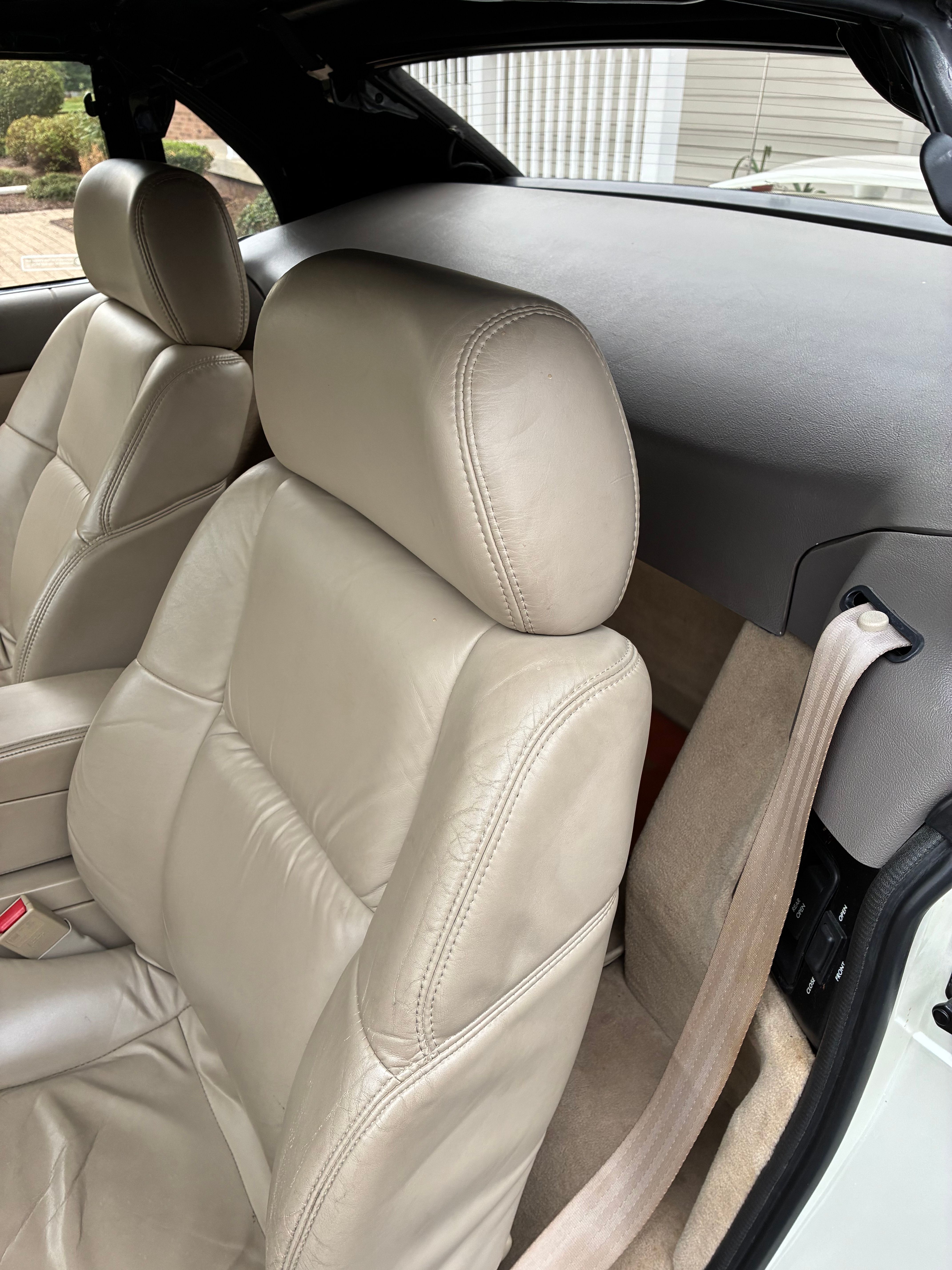 Used 1993 Cadillac Allante FWD image 9