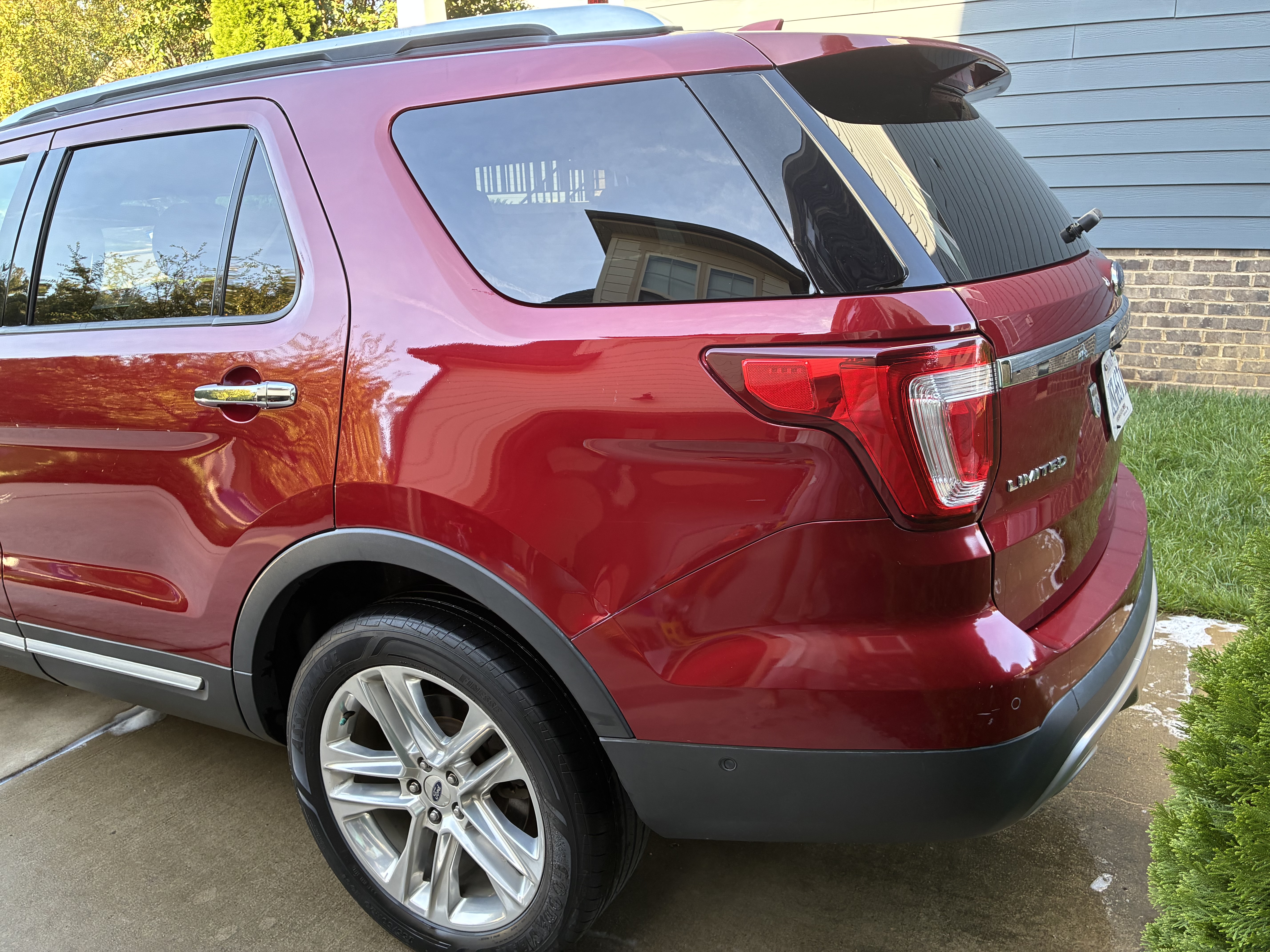 Used 2017 Ford Explorer Limited w/ Equipment Group 301A AWD/4WD image 9