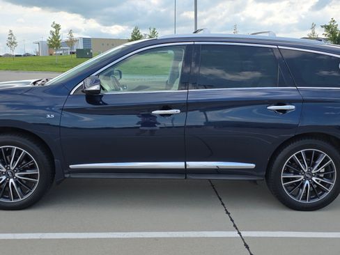 Used 2017 INFINITI QX60 Luxe w/ Deluxe Technology Package AWD/4WD image 2