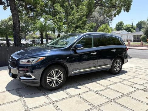 Used 2020 INFINITI QX60 Luxe w/ Essential Package FWD image 4