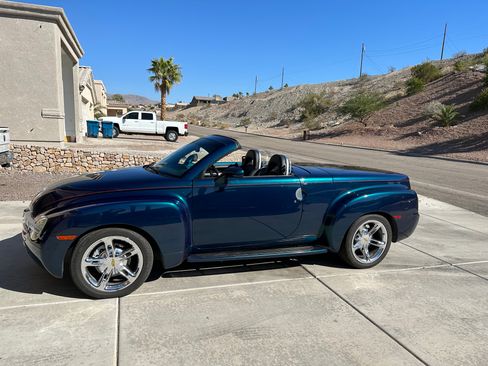 Used 2005 Chevrolet SSR w/ Preferred Equipment Group image 14