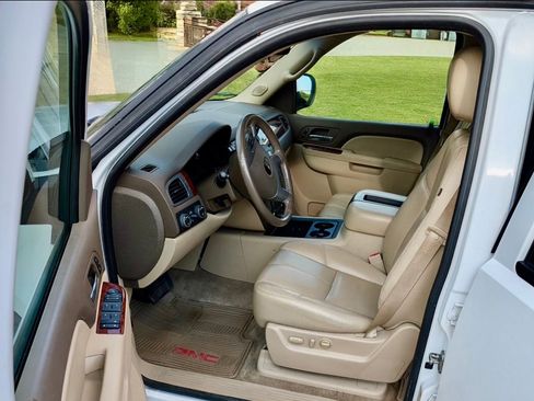 Used 2012 GMC Yukon XL SLT w/ SLT-2 Equipment Package AWD/4WD image 6