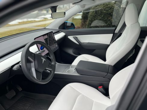 Used 2021 Tesla Model Y Long Range image 6