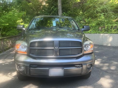 Used 2006 Dodge Ram 2500 Truck SLT image 5