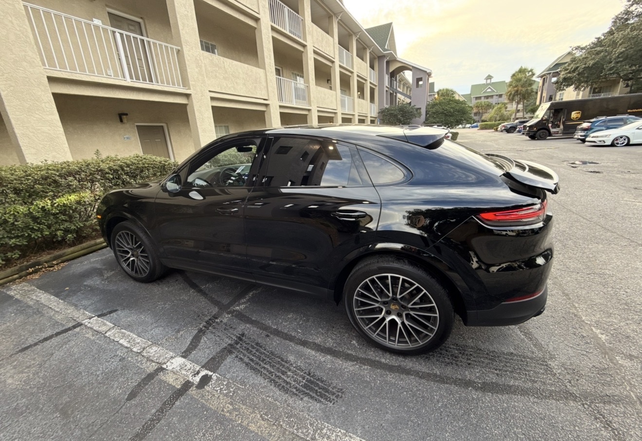 Used 2023 Porsche Cayenne Platinum Edition AWD/4WD image 4