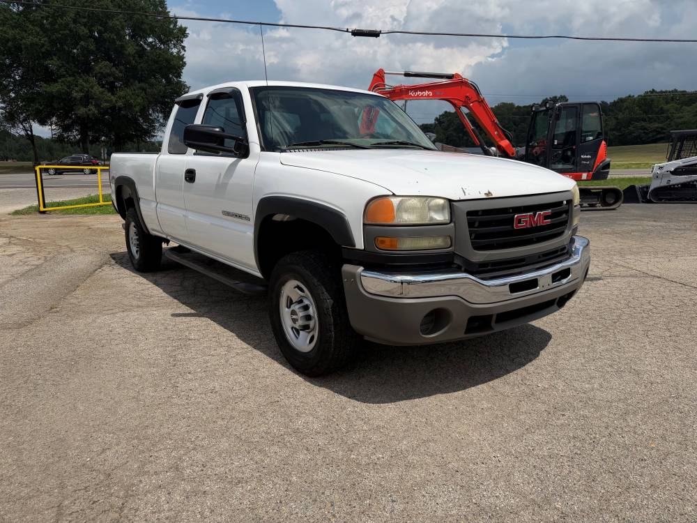 Used 2006 GMC Sierra 2500 W/T w/ Skid Plate Package AWD/4WD image 1