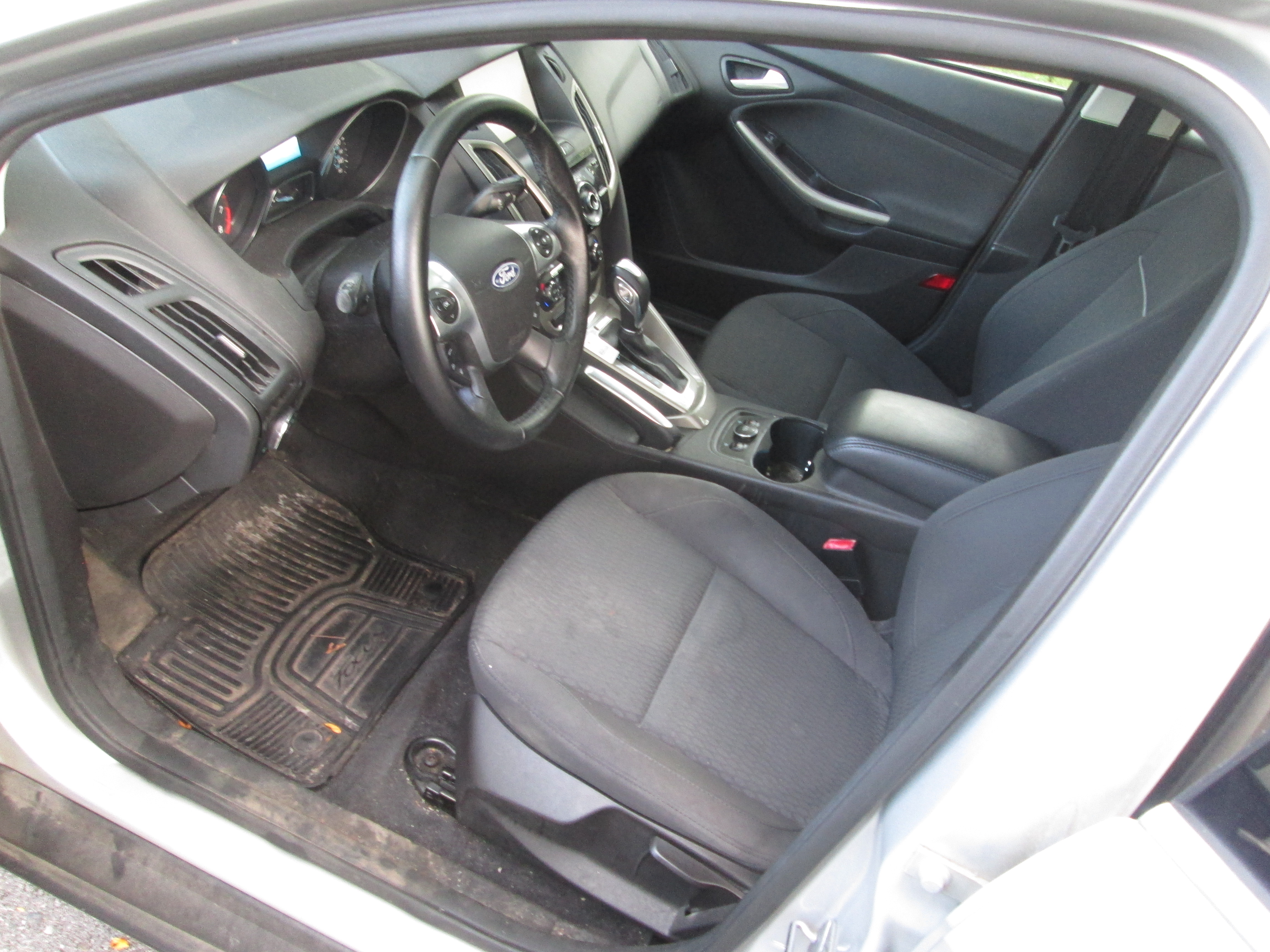 Used 2012 Ford Focus SEL FWD image 2