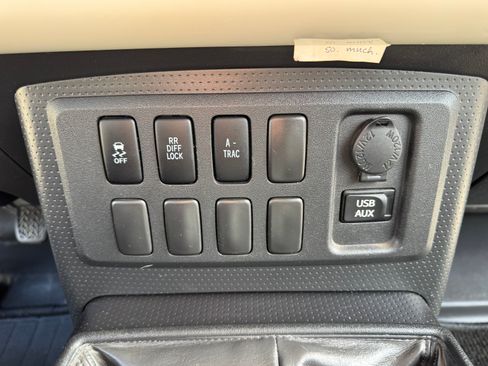 Used 2012 Toyota FJ Cruiser 4WD image 16