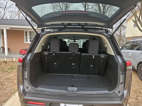 Used 2025 Nissan Pathfinder S image 6