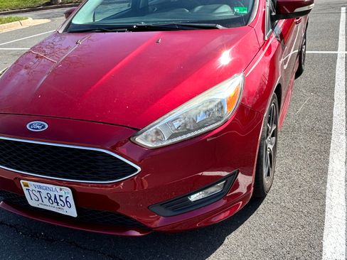 Used 2016 Ford Focus SE w/ SE Sport Package image 2