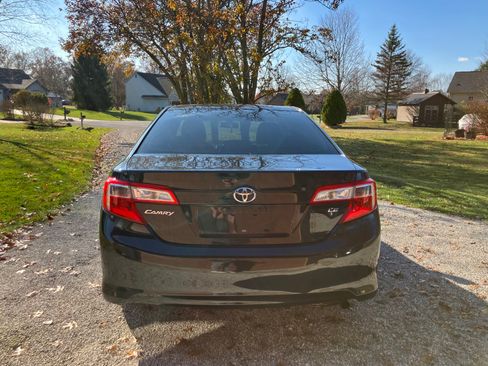 Used 2014 Toyota Camry LE image 8