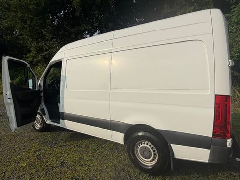 Used 2019 Mercedes-Benz Sprinter 144 image 15