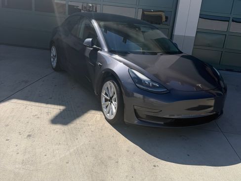 Used 2021 Tesla Model 3 Standard Range Plus RWD image 2