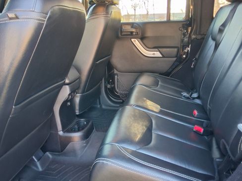 Used 2016 Jeep Wrangler Unlimited Rubicon image 12