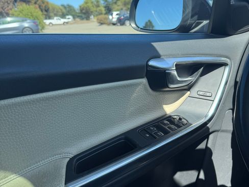 Used 2011 Volvo S60 T6 image 15