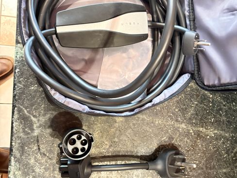 Used 2023 Tesla Model 3 Standard Range image 11