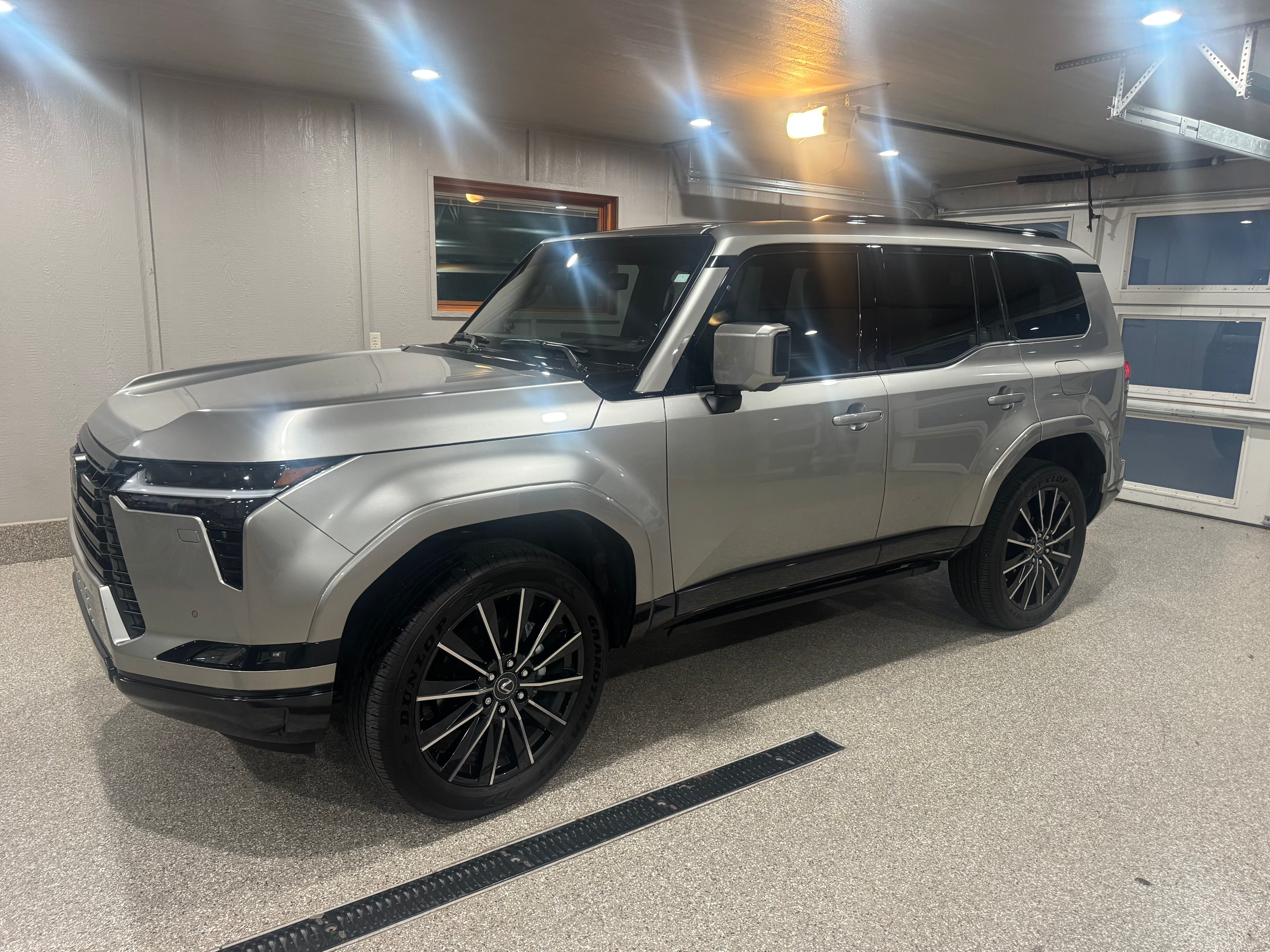 Used 2025 Lexus GX 550 w/ Accessory Package (2T) AWD/4WD image 1