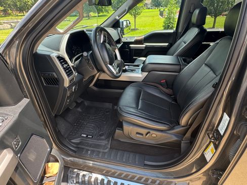 Used 2019 Ford F150 Lariat w/ Equipment Group 502A Luxury AWD/4WD image 15