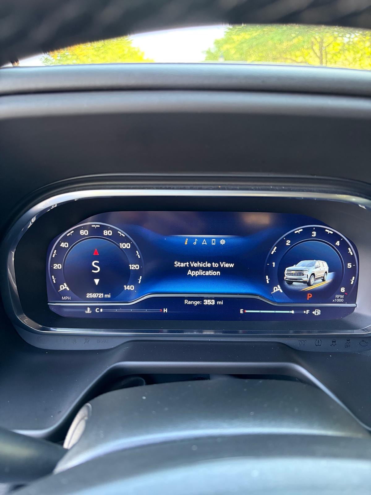 Used 2022 Chevrolet Suburban LT RWD image 11