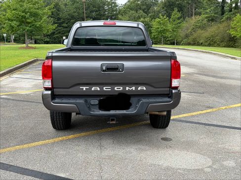 Used 2017 Toyota Tacoma SR RWD image 5