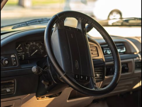 Used 1996 Ford Bronco image 11