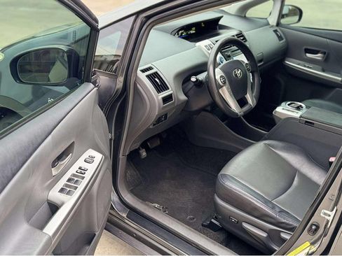 Used 2012 Toyota Prius V Five image 12