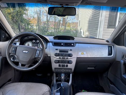 Used 2010 Ford Focus SES image 9