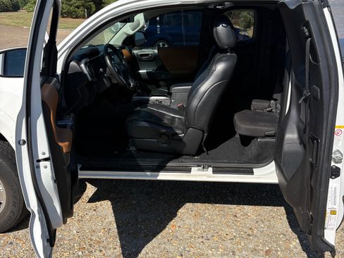 Used 2019 Toyota Tacoma SR5 w/ SR5 Appearance Package (SM) RWD image 14