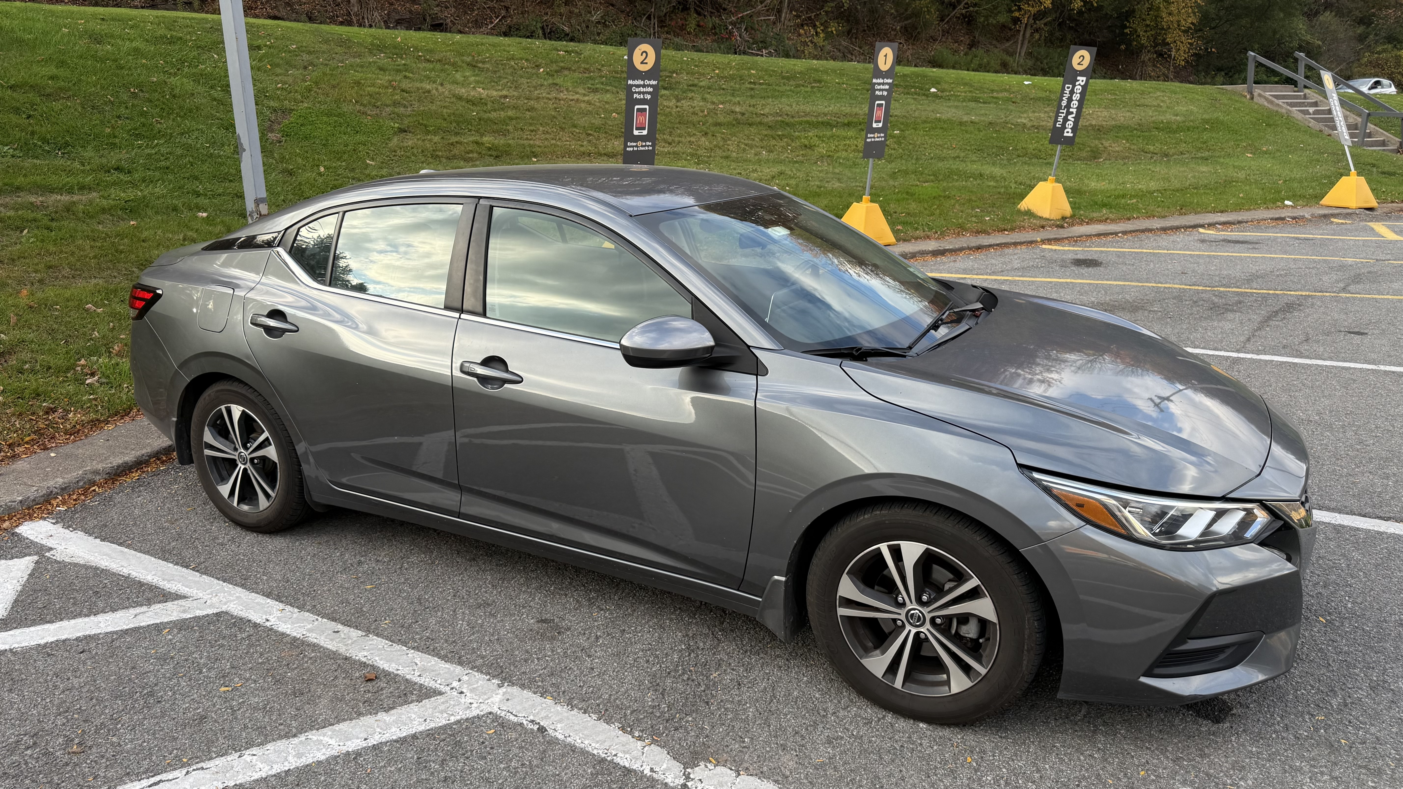 Used 2021 Nissan Sentra SV FWD image 2