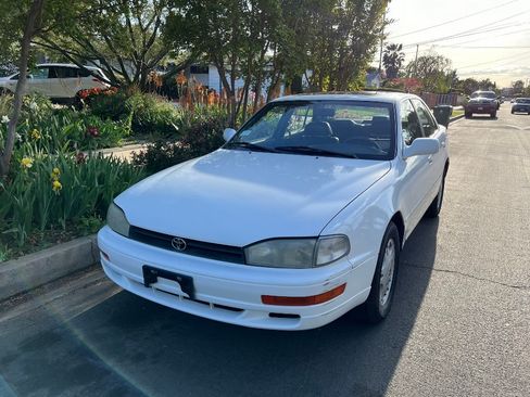 Used 1993 Toyota Camry XLE image 1