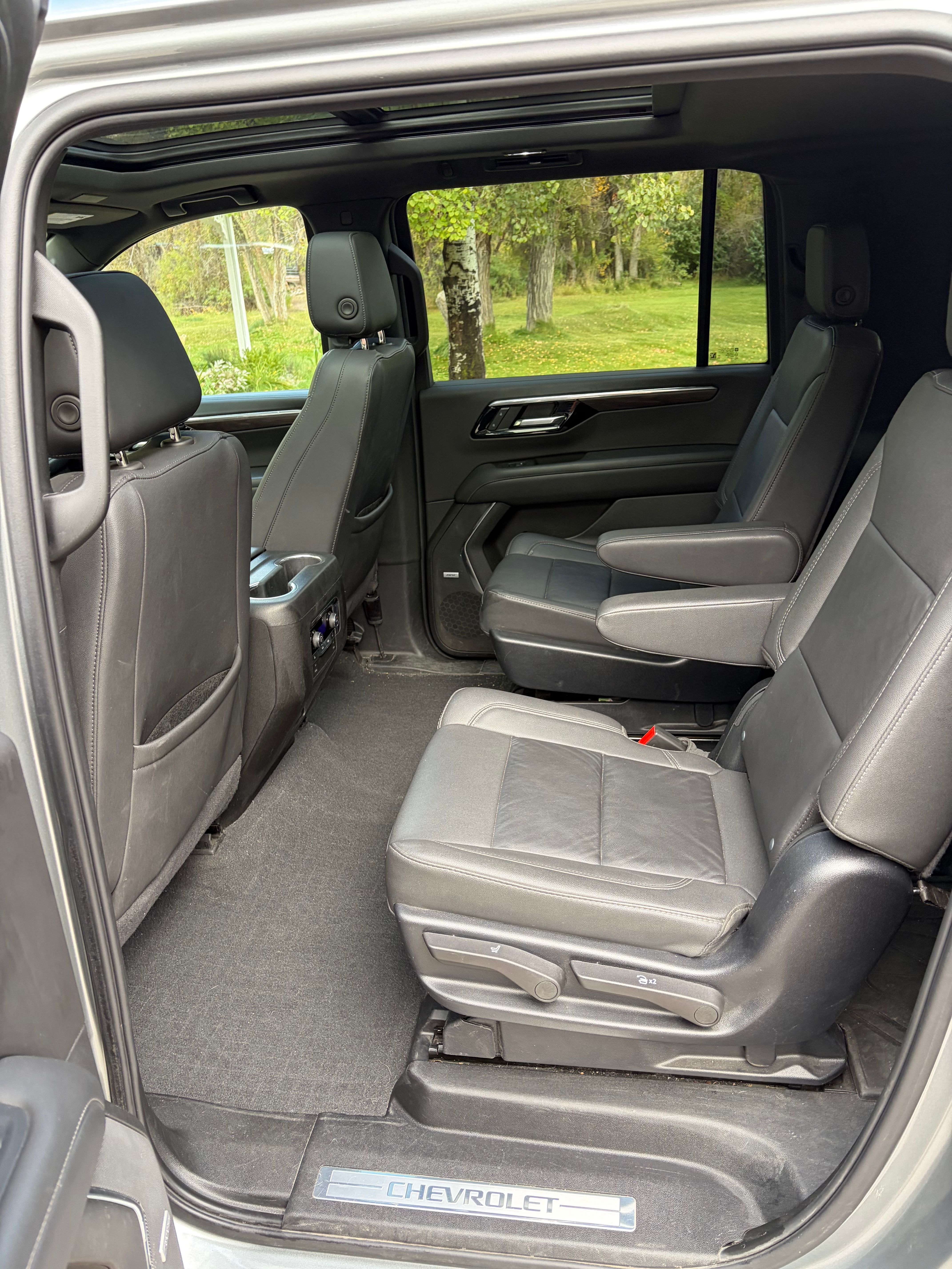 Used 2025 Chevrolet Suburban LT w/ Comfort Package AWD/4WD image 16